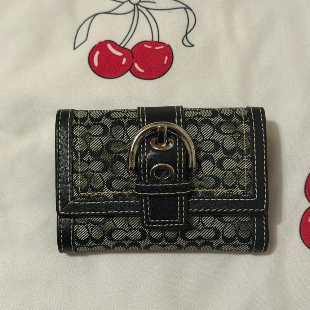 🖤Rare Vintage Coach Black Gray Signature Canvas Soho Wallet with Buckle Accent - Picture 2 of 14